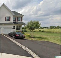 Building Photo - 985 King Way
