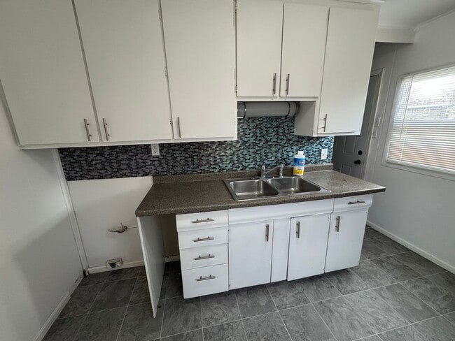 Building Photo - Single Family House