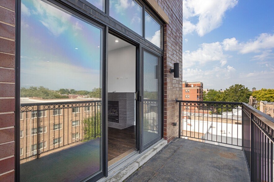 Building Photo - 1412 W Morse Ave