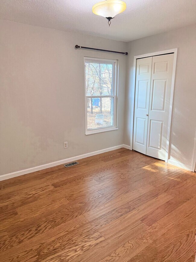 Building Photo - 3120 Mirage Dr