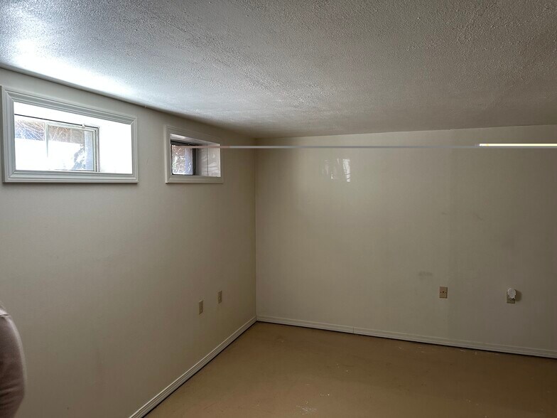 Building Photo - 121 New Britain Ave