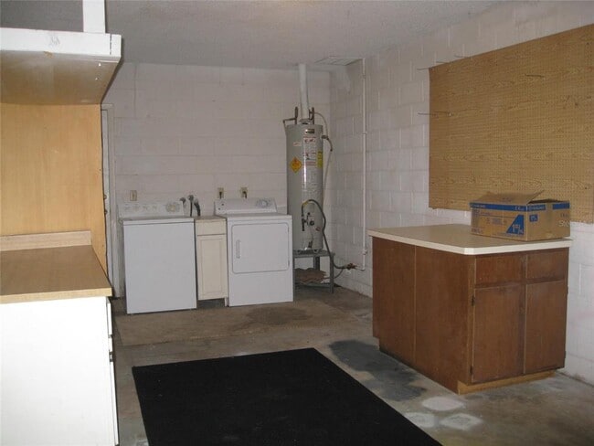 Building Photo - 10443 Manassas Cir