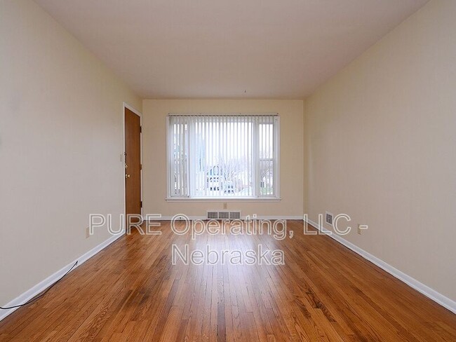 Building Photo - 210 N 32nd Ave