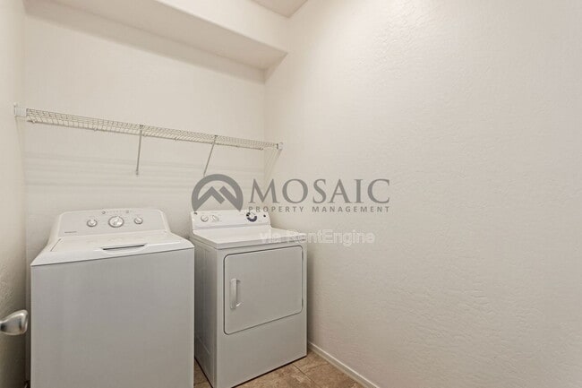 Building Photo - 40254 W Molly Ln