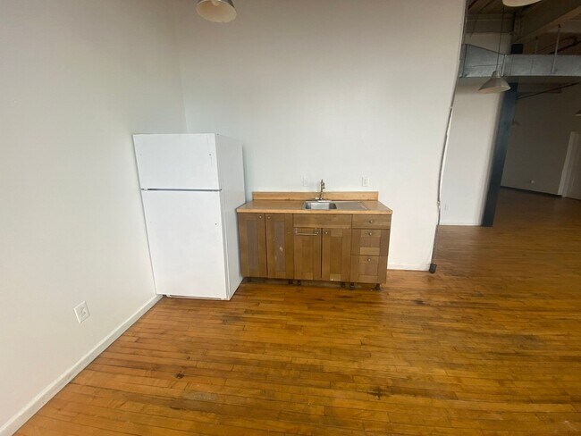 Building Photo - 1501 Kemper St
