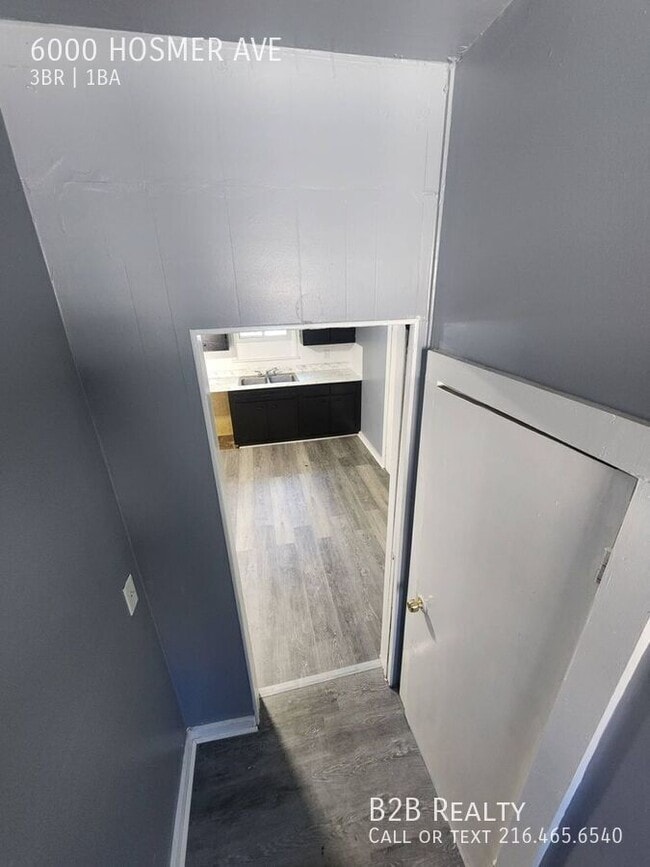 Building Photo - 6000 Hosmer Ave