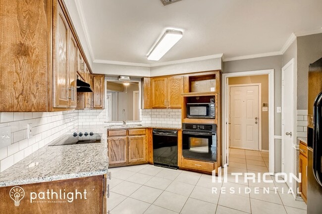 Building Photo - 100 Hacienda Dr