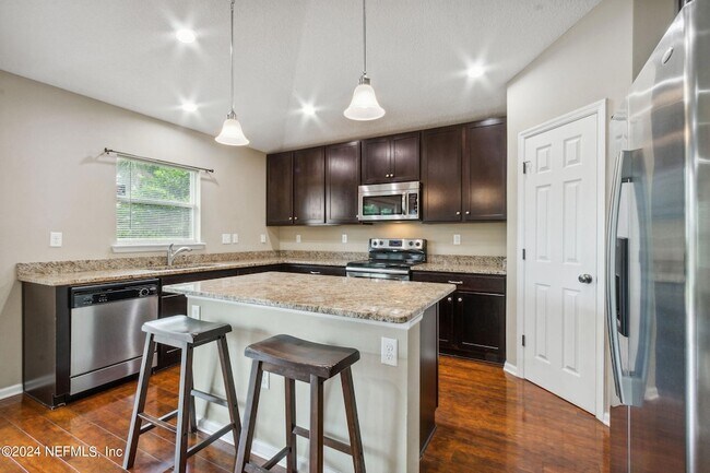Building Photo - 4619 Pine Lake Dr