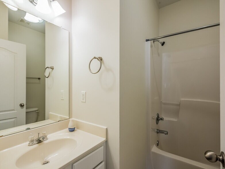 Building Photo - 92 Majestic Dr