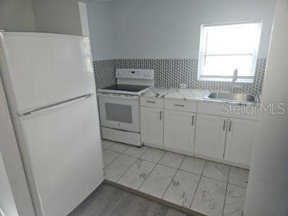 Building Photo - 306 Turner St