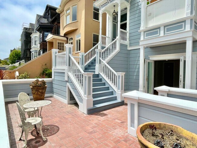 Building Photo - 5BR/3.5BA Elegant Presidio Heights Home! Flat Yard! 2 Car Garage! Laundry! PROGRESSIVE