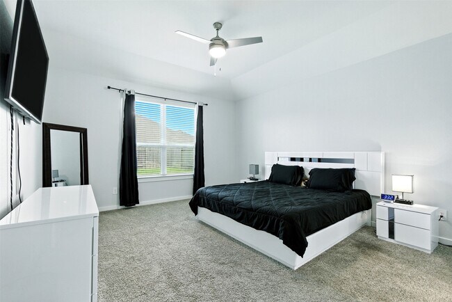 Building Photo - 14245 Lake Lodge Dr