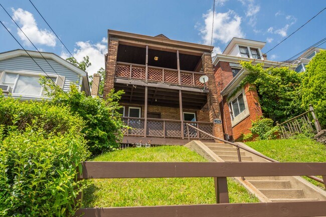 Building Photo - 170 Ormsby Ave
