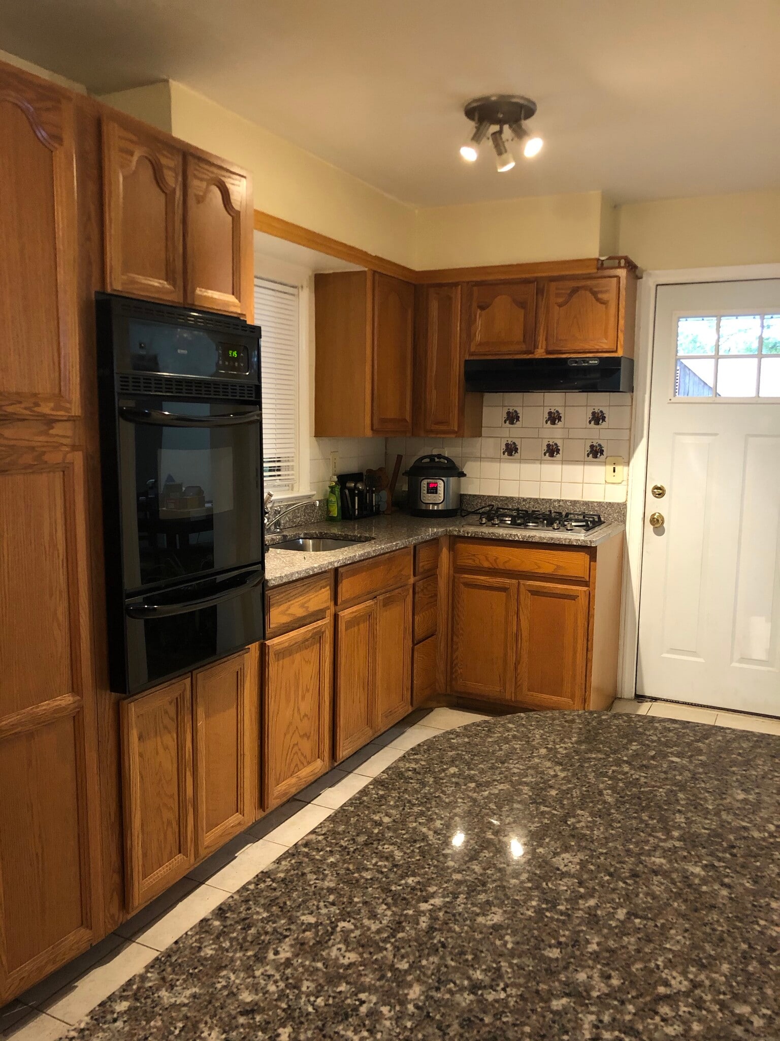 KITCHEN - 5112 Hollywood Rd