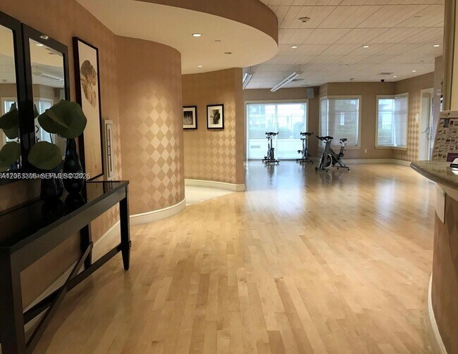 Building Photo - 20000 E Country Club Dr