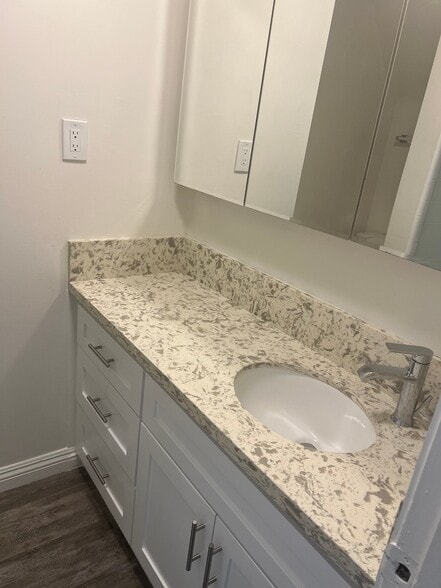 Building Photo - 4015 Crest Dr