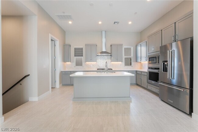 Building Photo - 667 Grey Saker St