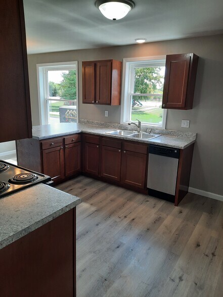 Building Photo - 2115 Main St