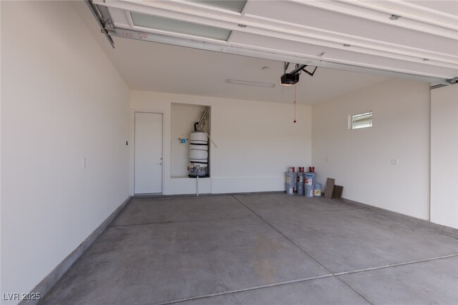 Building Photo - 929 Silverfir Ct