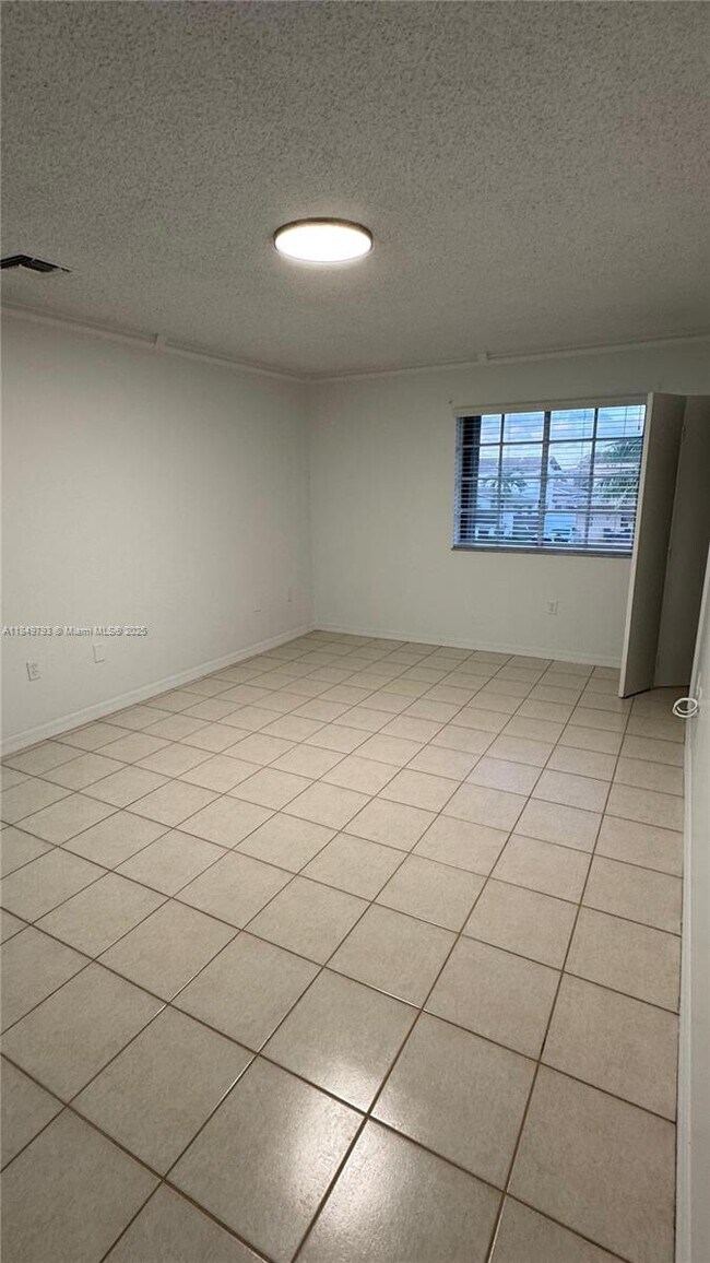 Building Photo - 1270 W 42nd St