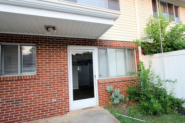 Building Photo - 2351 Champion Ct