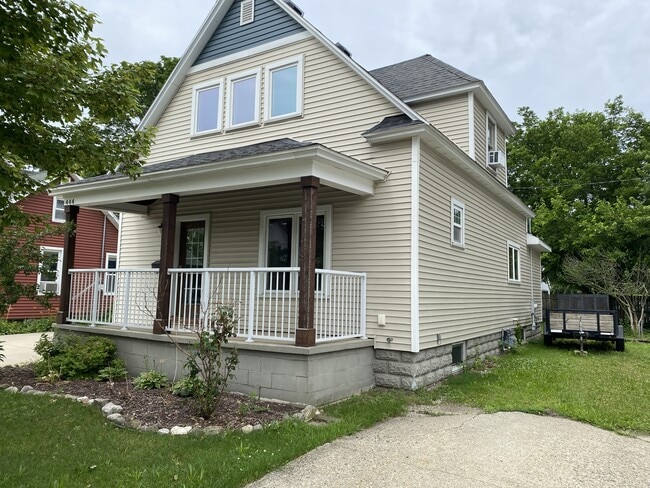 Building Photo - 444 College Ave