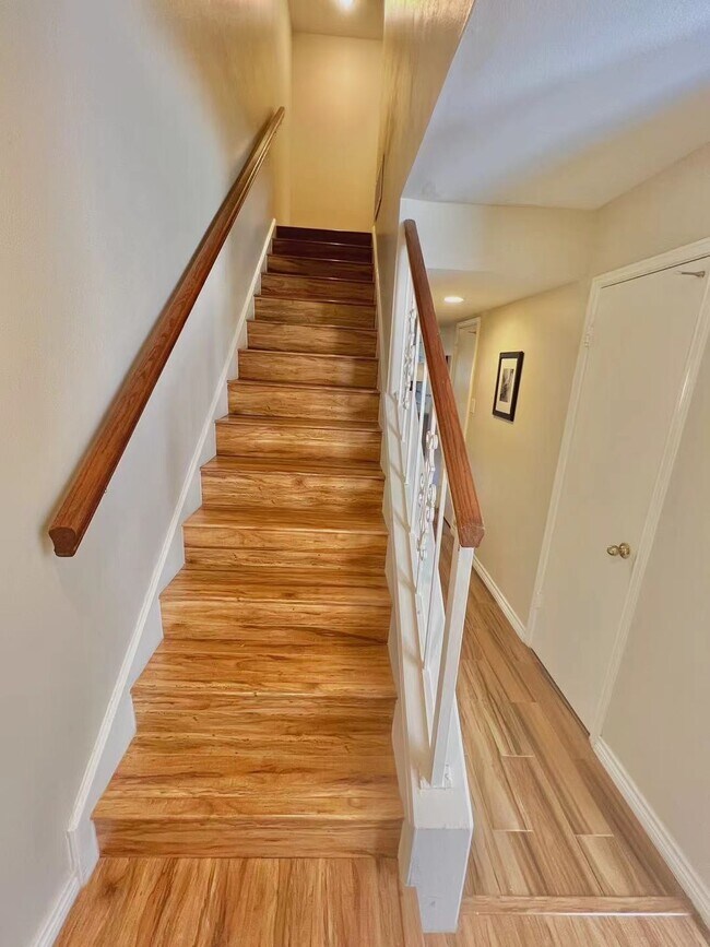 Building Photo - 13140 Trail Hollow Dr