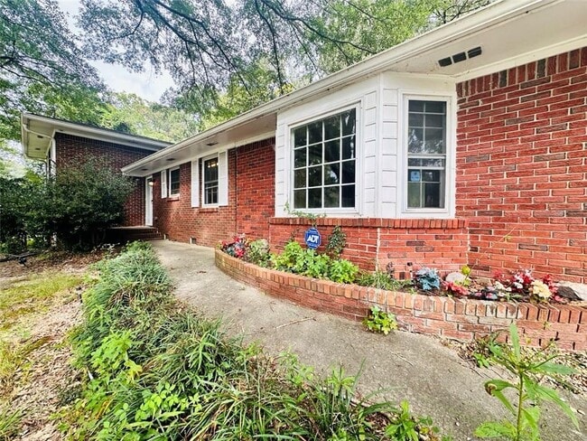 Building Photo - 6150 Mallory Rd