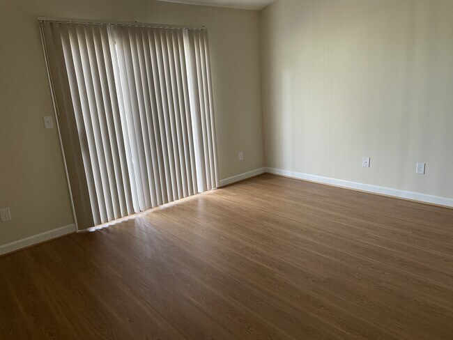 Building Photo - 151 Harvest Dr