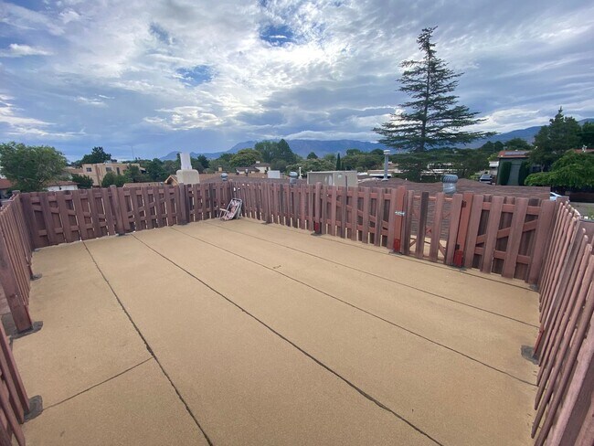 Building Photo - Beautiful 3 Bedroom Home in NE Albuquerque