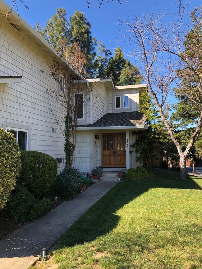 Building Photo - 1100 Limeridge Dr