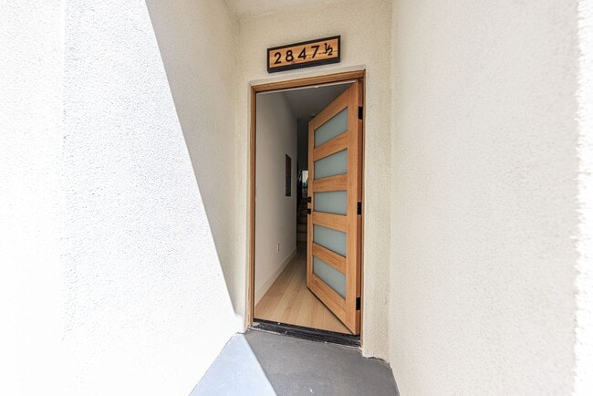 Building Photo - 2847 S Victoria Ave