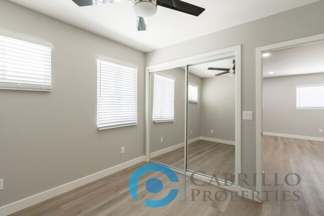 Building Photo - 4849 Mansfield St