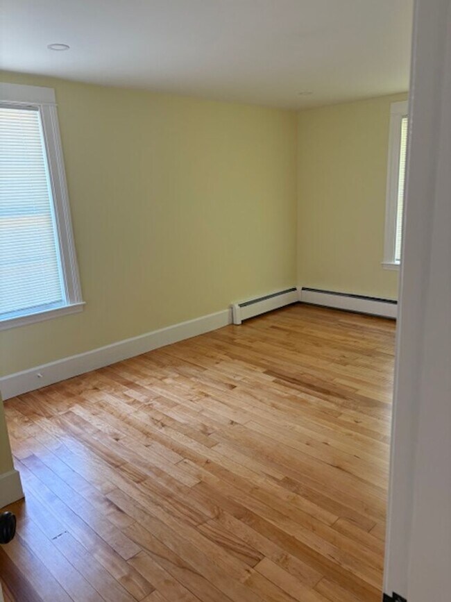 Building Photo - 8-8 Forest St