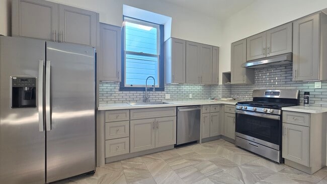 Building Photo - 1590 Underwood Ave