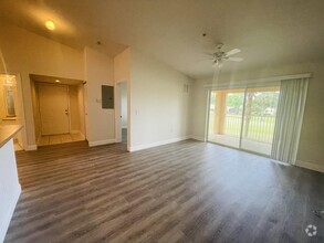 Building Photo - 151 SW Palm Dr