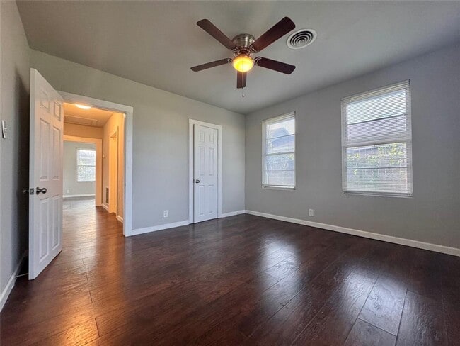 Building Photo - 504 N Thomason St