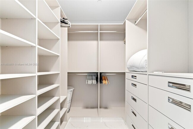 Building Photo - 15701 Collins Ave