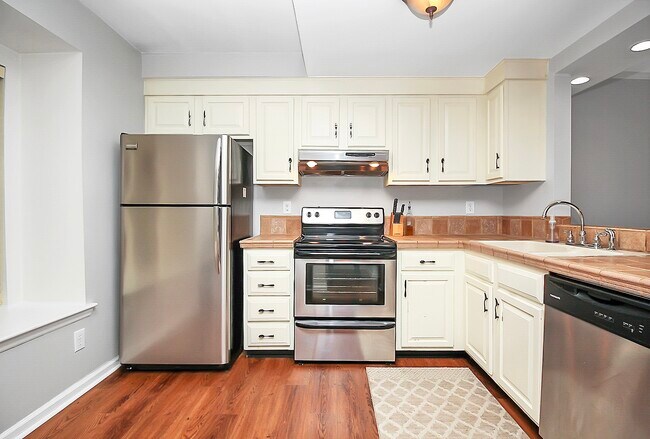 Building Photo - 2754 Tiergarten Ln