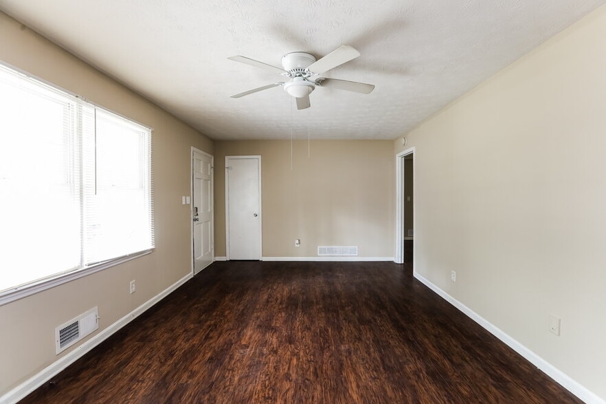 Building Photo - 4649 Danna Dr