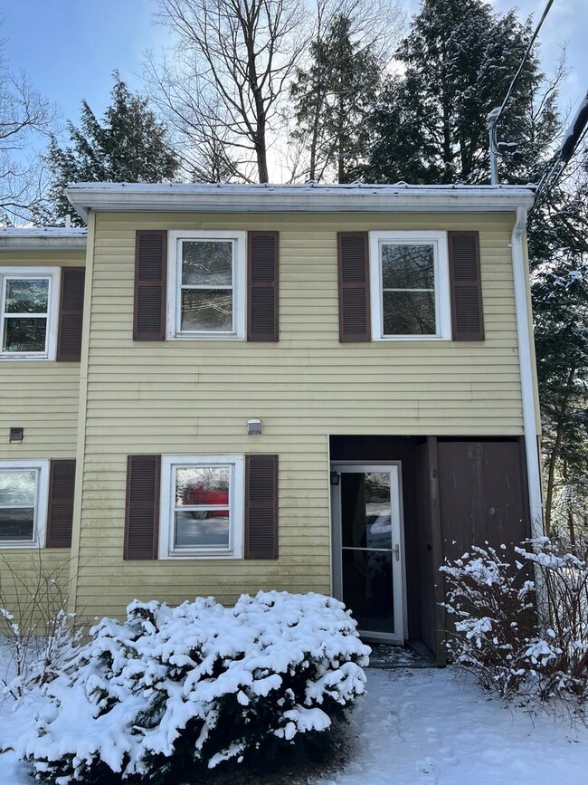 Building Photo - 2 Bedrooms Close to Dartmouth (CURRENTLY U...