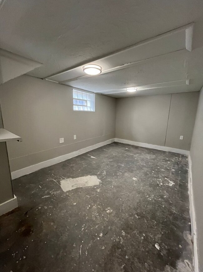 Building Photo - 5 bedroom/1 bath, Old Brooklyn