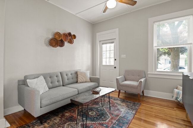 Building Photo - 125 W Circular St