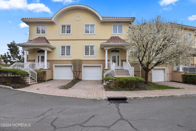 Building Photo - 12 Riviera Dr