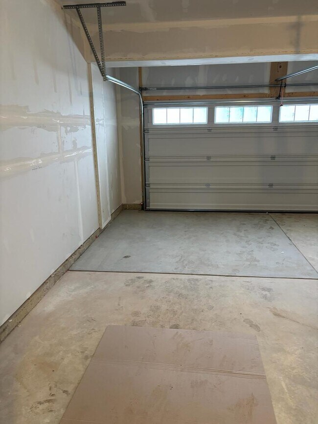 Building Photo - 450 Hathaway Ln