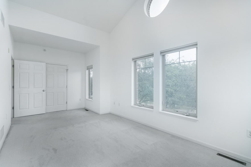Building Photo - 602 N Midvale Blvd