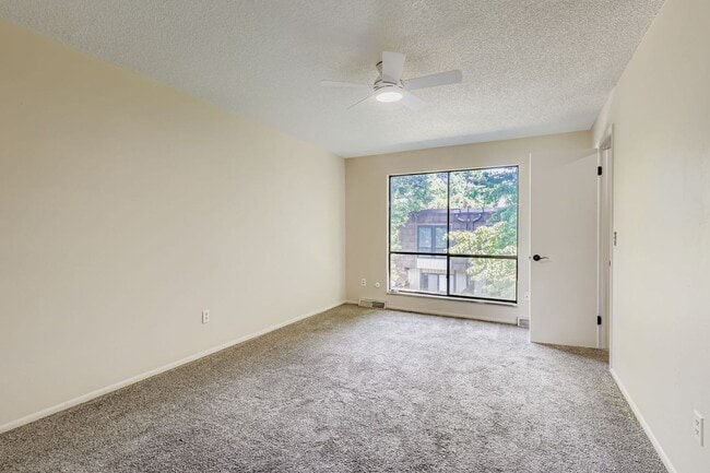 Building Photo - Fantastic Location Near Kendrick Lake Park!