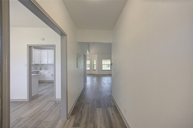 Building Photo - 7109 Kari Ln