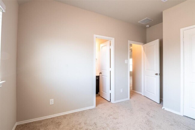 Building Photo - 12502 Llano Estacado Dr
