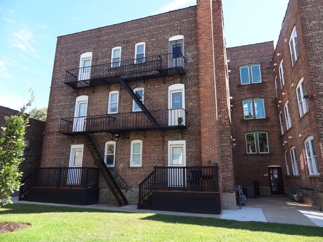 Building Photo - 2806 Fairfield Ave